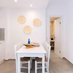 Golden Paros 아파트 *